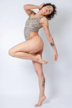 Rolling Juma Bodysuit - Beige Leopard -Pole Dance Clothing Shop Copiade MG 7019