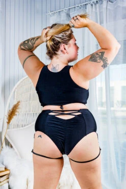 Chantay Polewear Pretzel 2-way Top - Noir -Pole Dance Clothing Shop IMG 2702