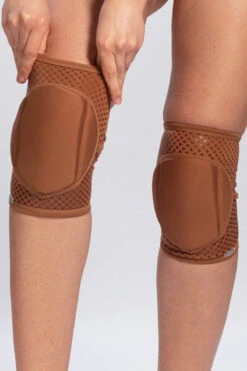 Queen Grippy Kneepads - Mocha -Pole Dance Clothing Shop NudeMochaGrip1