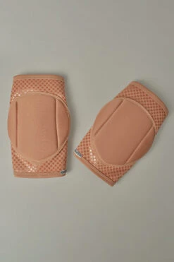 Queen Grippy Kneepads - Caramel 11 Queen Grippy Kneepads - Caramel -Pole Dance Clothing Shop caramel2